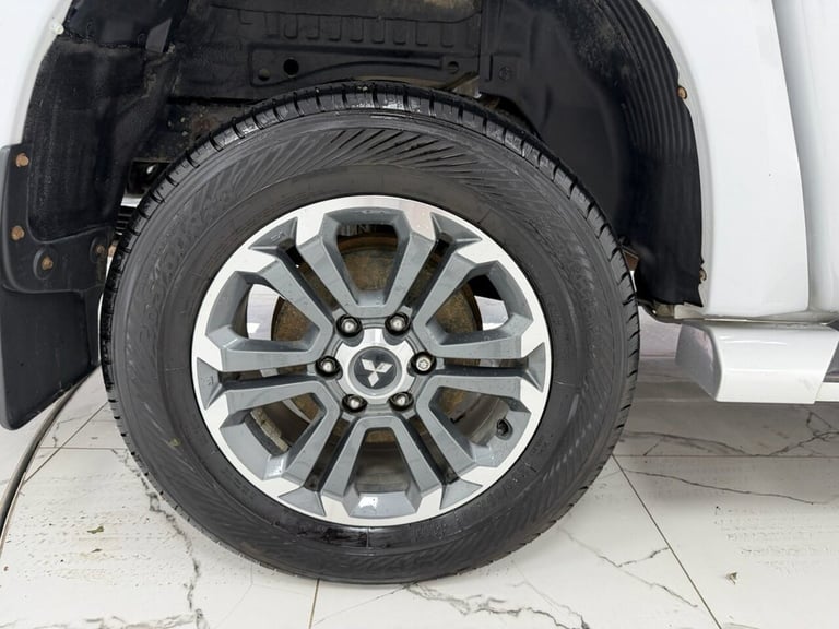 2020 Mitsubishi L200 2.2 DI-D DC Warrior Pickup Double Cab 4dr Diesel Manual 4WD Euro 6 (s/s) (1 ...