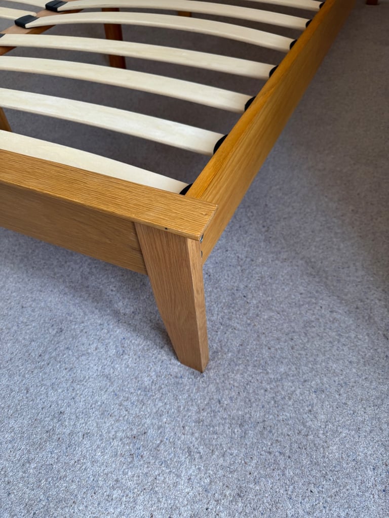 Julian Bowen wood - Oak King Size Bed, bed frame