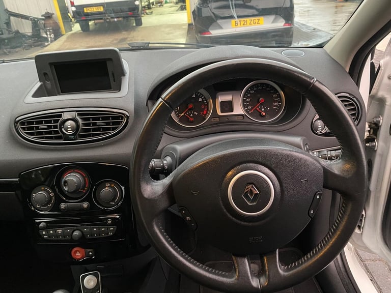 2012 Renault Clio 1.2 Dynamique TomTom Euro 5 5dr HATCHBACK Petrol Manual