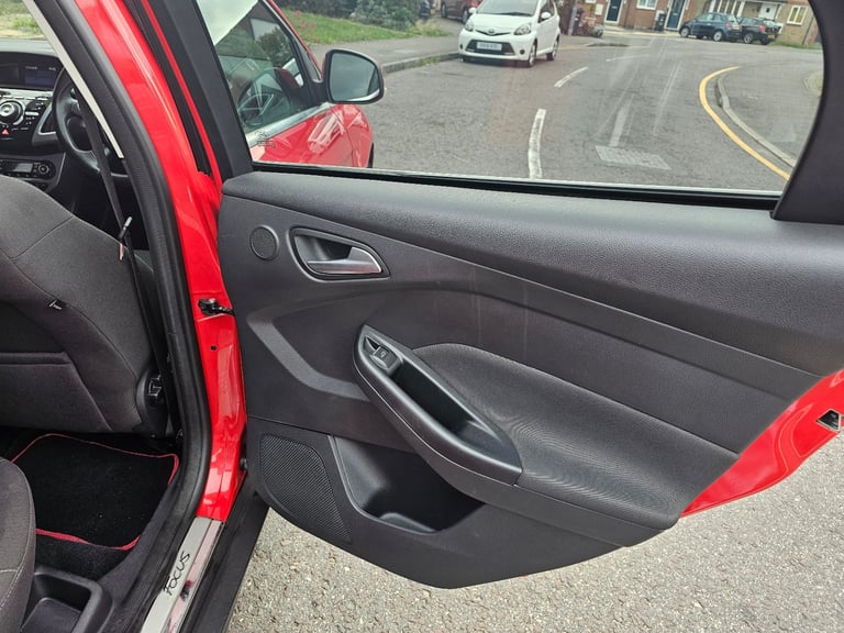 Ford, FOCUS, Hatchback, 2012, Manual, TITANIUM SPEC