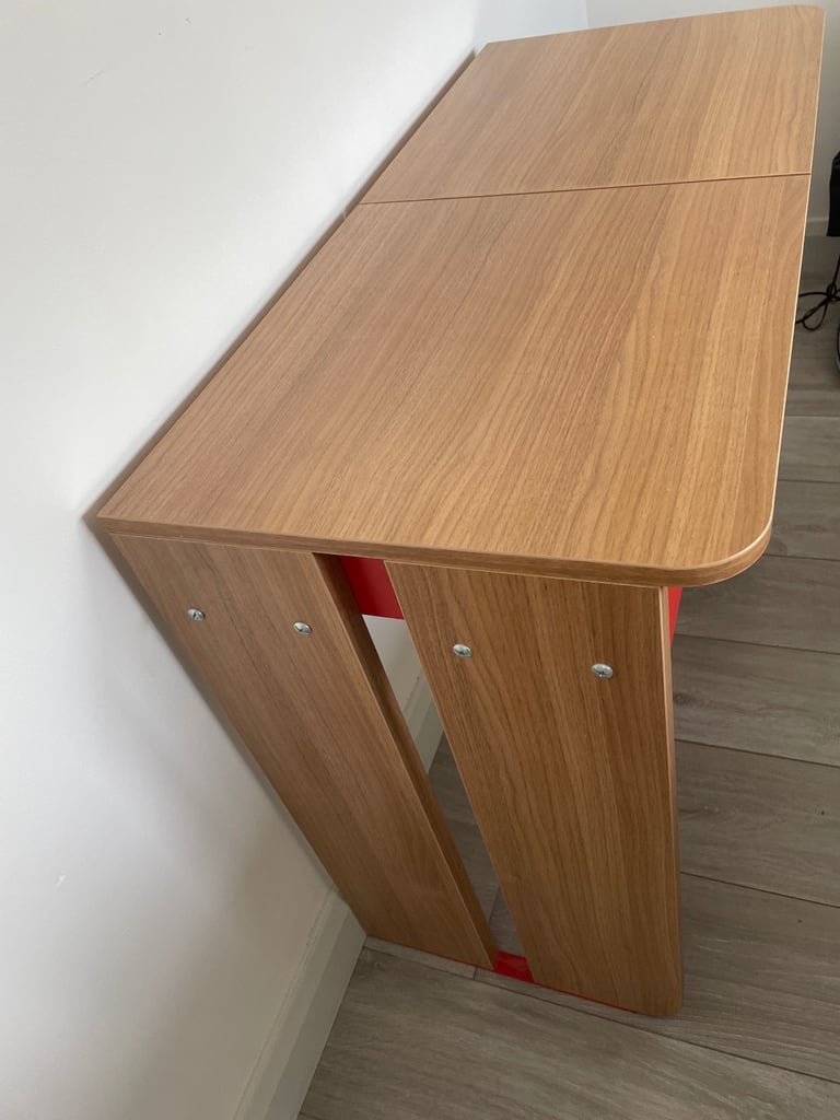 Kid’s desk 