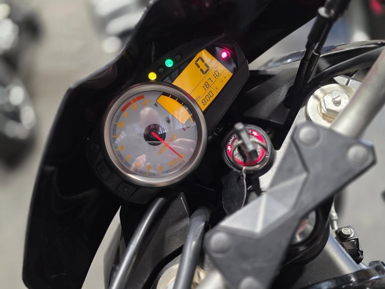 2010 KAWASAKI ZR Z1000 18,700 MILE'S 