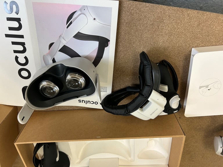 Quest 2 Oculus OG VR HMD Meta with Extras