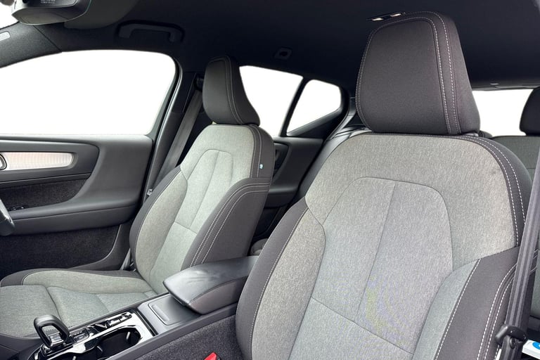 2023 Volvo XC40 2.0 B3 MHEV Plus DCT Auto Euro 6 (s/s) 5dr SUV PETROL Automatic