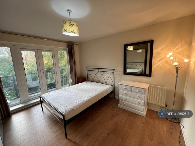 2 bedroom flat in Temple Place, Reading, RG1 (2 bed) (#2652813)
