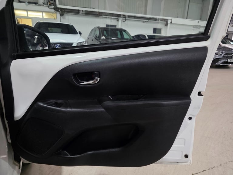 2015 Toyota AYGO 1.0 VVT-i x-pression x-wave x-shift Euro 5 5dr Euro 5 HATCHBACK Petrol Automatic