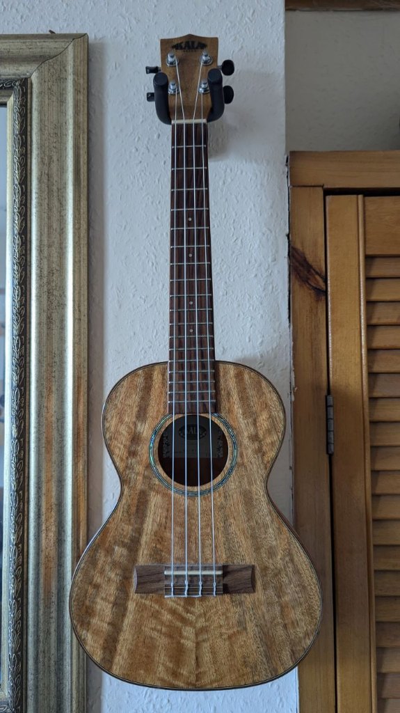 Curly mango Kala KA-MTG tenor ukulele - pristine condition.