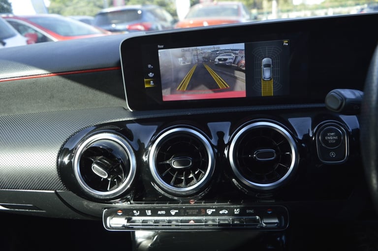 ONE OWNER,SAT NAV,AUTO,PETROL,FULL SERVICE HISTORY