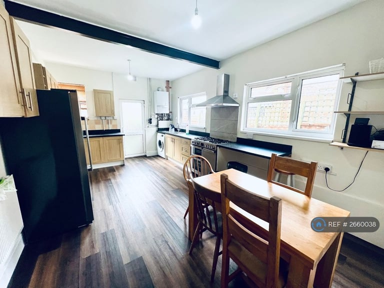 5 bedroom house in Leicester Street, Leamington Spa, CV32 (5 bed) (#2660038)