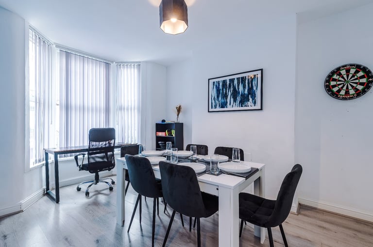 Short/Mid Stays, Contractors, Large House in Anfield