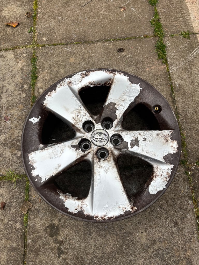 Toyota Prius Alloy wheel 17 inch