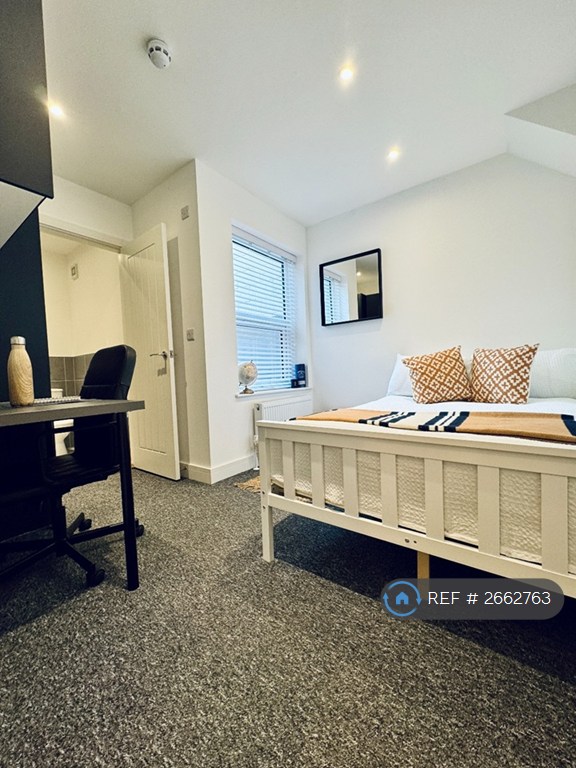 8 bedroom house in Margate Road, Southsea, PO5 (8 bed) (#2662763)