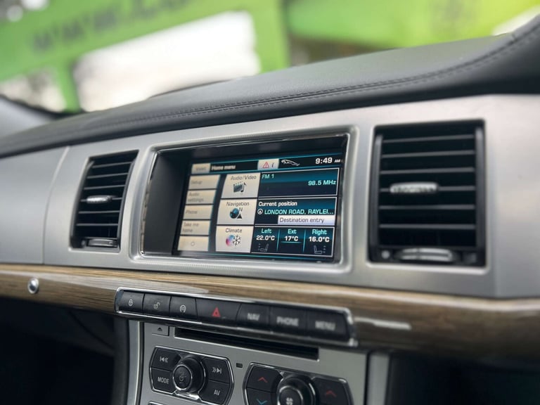 2013 Jaguar XF 2.2 XF Premium Luxury D Auto 4dr Saloon Diesel Automatic