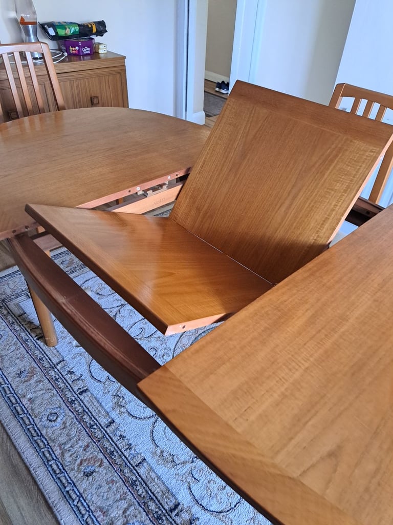 Dining table with 4 chairs 