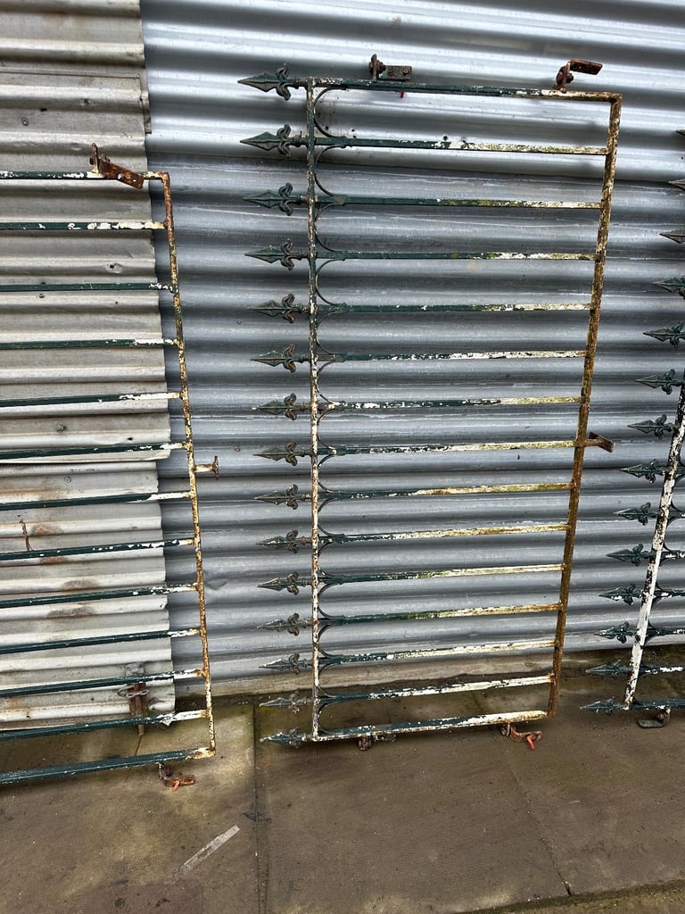 Vintage Cast Iron Garden Railing x4 Pieces