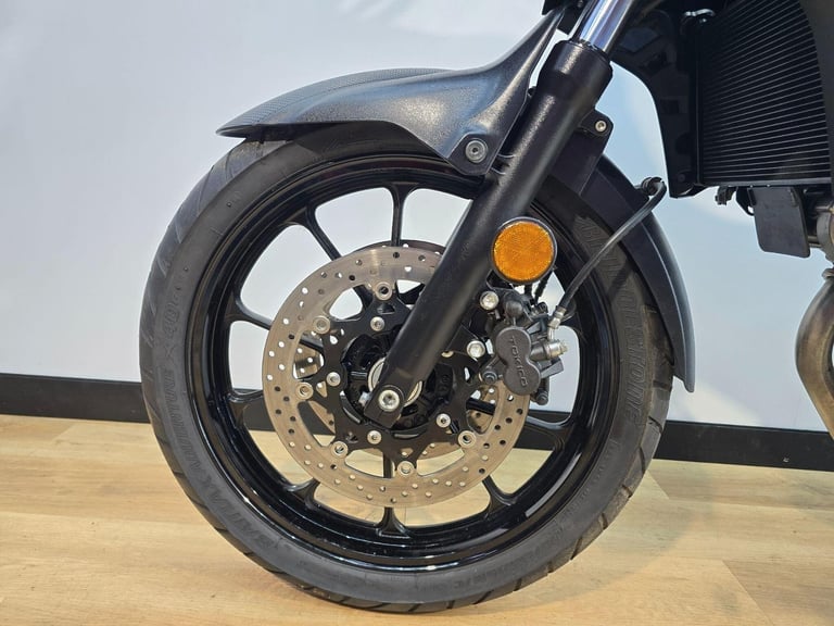 Suzuki V-Strom 650 Black 2020 - Centre Stand, Clear Screen **LOW MILEAGE**