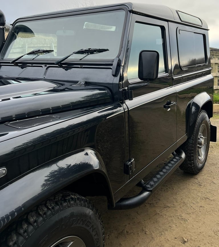 2011 - 61 Land Rover Defender 90 2.2 TDCi XS 4WD SWB Euro 5 WINDOW VAN Diesel