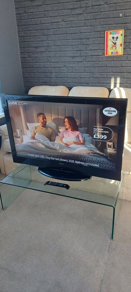 46 inch Hitachi Freeview Tv