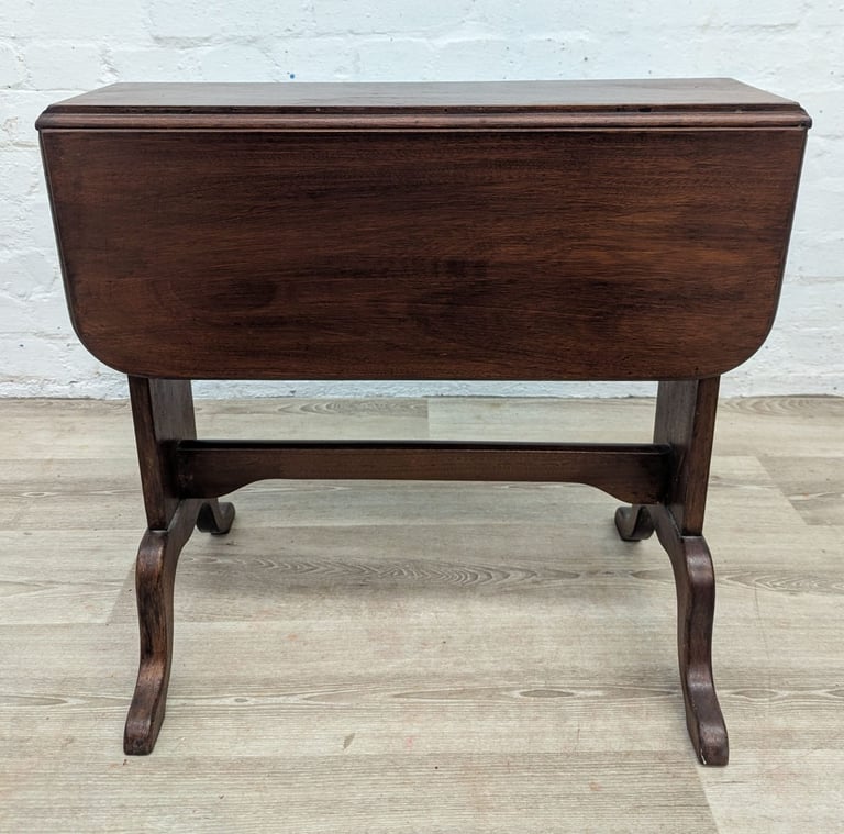 20th century Stained mahogany swivel top Sutherland table 