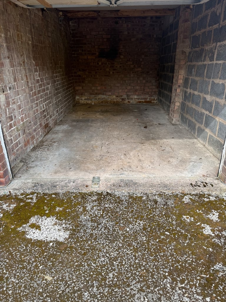 Garage to let