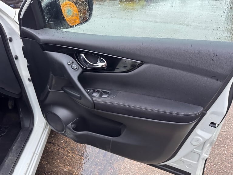 2015 Nissan Qashqai 1.2 DiG-T N-Tec+ 5dr HATCHBACK Petrol Manual