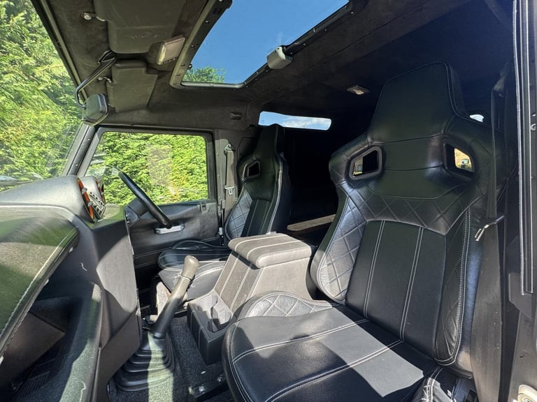 2010 Land Rover Defender 90 2.4 TDCi Hard Top SUV 3dr Diesel Manual 4WD SWB Euro 4 (122 bhp) SUV ...