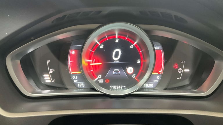 2015 Volvo V40 2.0 D4 R-Design Lux Nav Hatchback 5dr Diesel Manual Euro 6 (s/s) (190 ps) Hatchbac...