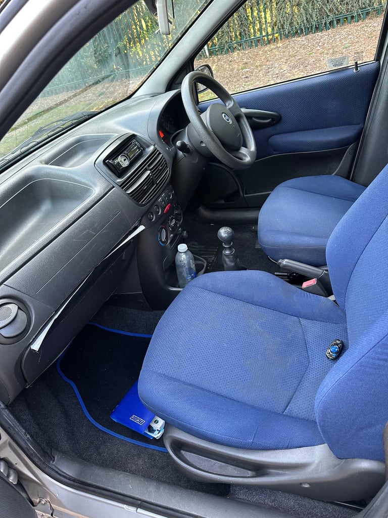 Fiat, PUNTO, Hatchback, 2004, Manual, 1242 (cc), 5 doors
