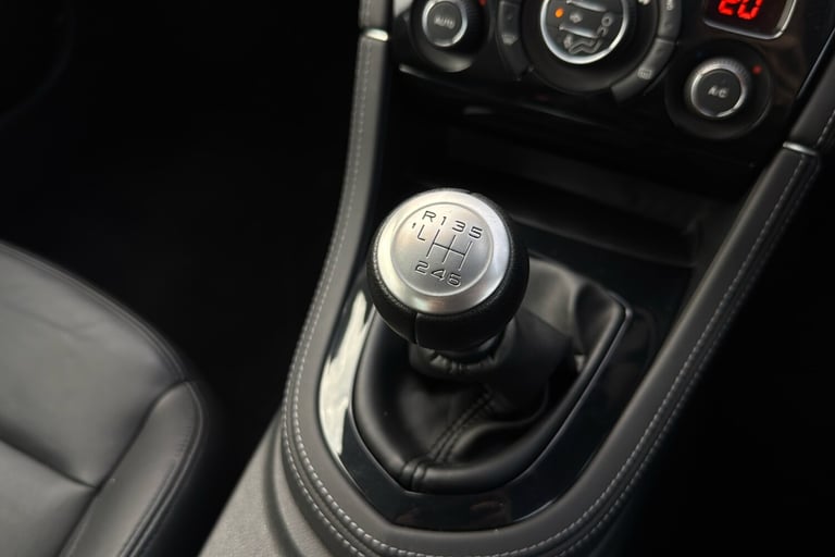  Peugeot Rcz 2.0 Hdi Gt Coupe 2dr Diesel Manual Euro 5 163 Ps Diesel