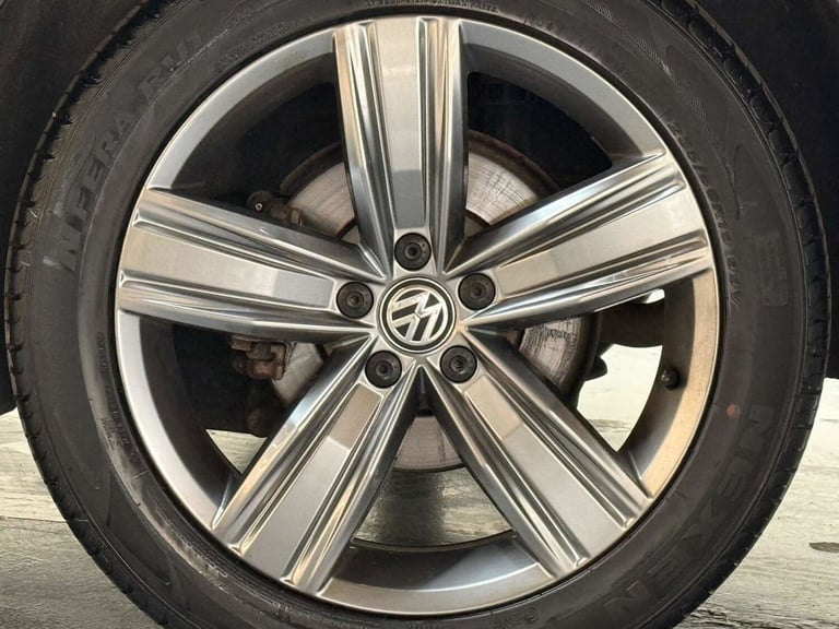 2017 Volkswagen Tiguan 2.0 TDI BlueMotion Tech SEL DSG 4Motion Euro 6 (s/s) 5dr SUV Diesel Automatic