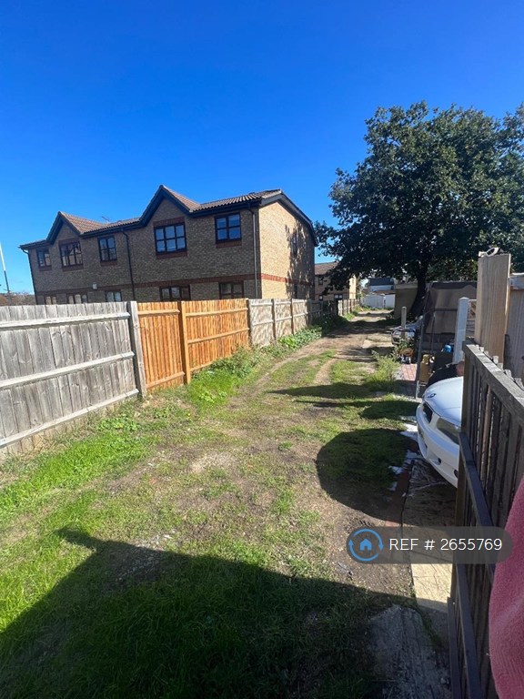 3 bedroom house in Wennington Road, Rainham, RM13 (3 bed) (#2655769)