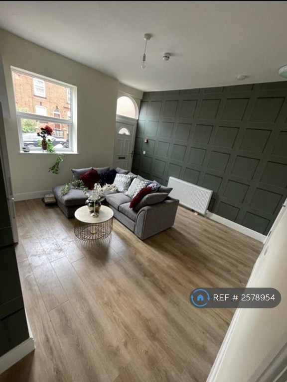 1 bedroom in Barton Terrace, Leeds, LS11 (#2578954)