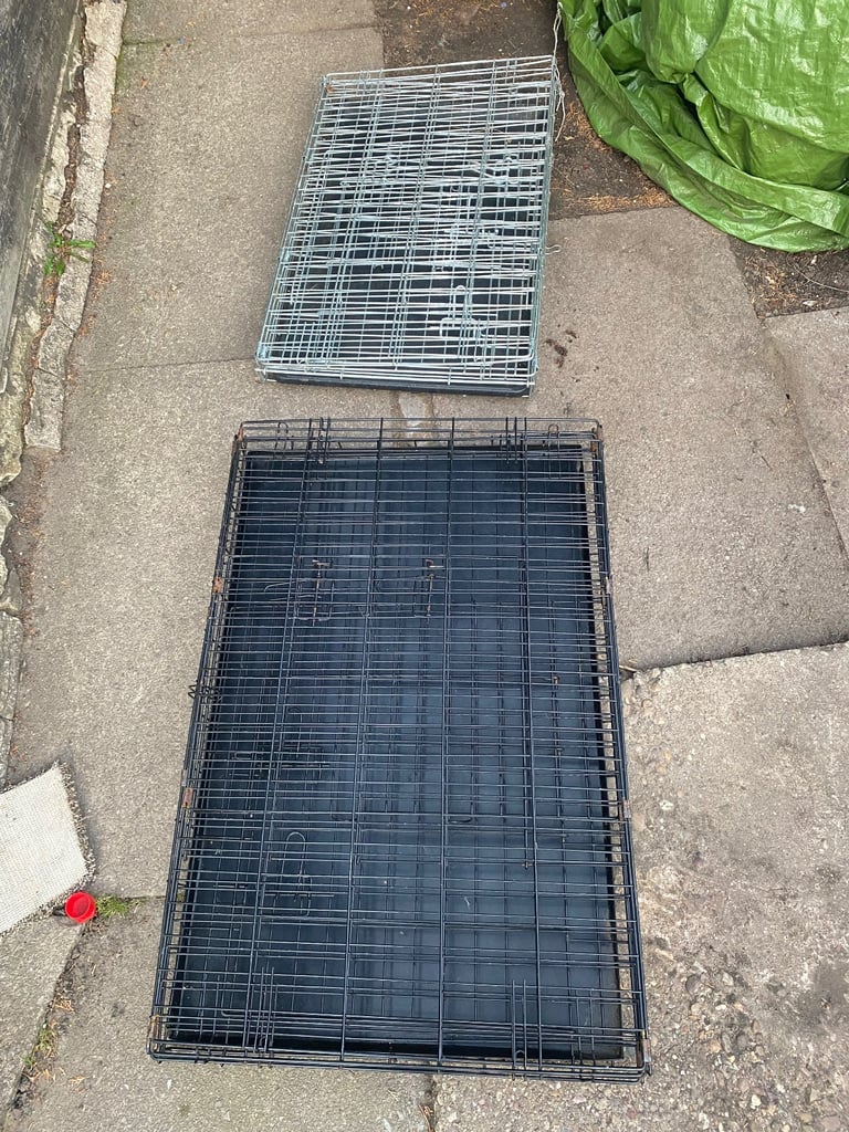 Dog cages x3 Med x2 1x Med/Large 