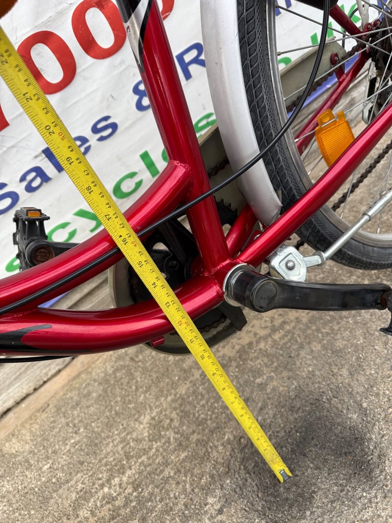 Orbea Strada 19” Frame Ladies Town Bike. Free 12” D-Lock. Ideal student bike. Nice low frame!
