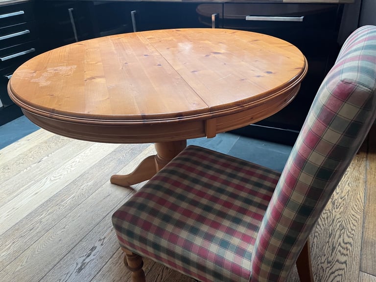 image for Pine table with 4 chairs