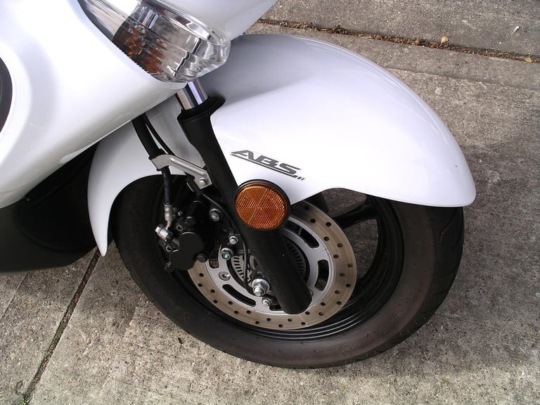 2020 Suzuki Burgman 200 in mint condition. 8400 miles with full history.