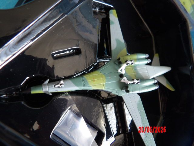 Dragon Wings 1:400 Warbird Series 56225 B-1B Lancer 28th Bomb Wing  Ellsworth AFB 