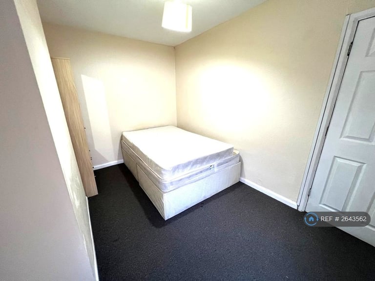 4 bedroom house in Newington Road, Northampton, NN2 (4 bed) (#2643562)