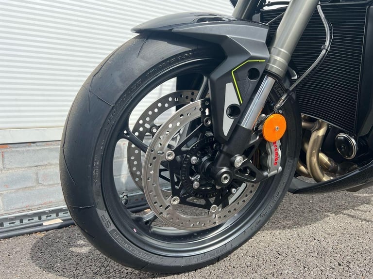 2025 Triumph Street Triple 765 RS PREMIUM COLOUR Petrol black 6 Speed
