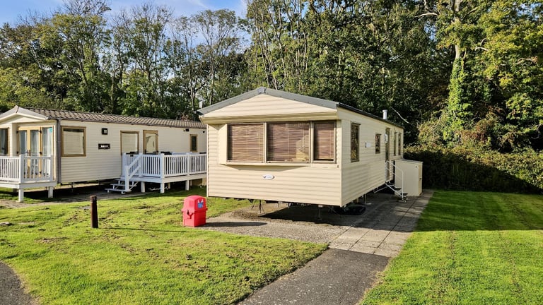 Cheap static caravan for sale at Whitecliff Bay, Isle of Wight PO35 5PL Beach access