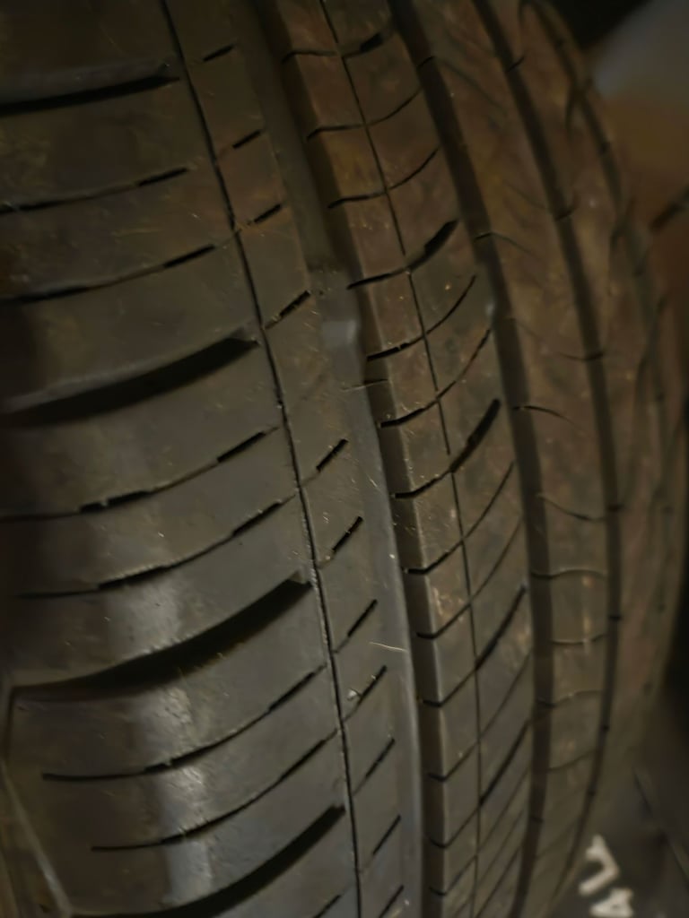 245 35 20 tyres loke new on Vauxhall gloss black alloys will swll separately or full set 