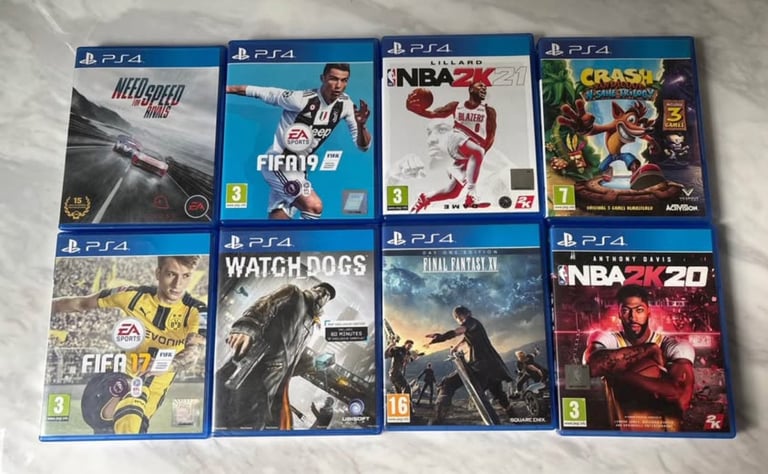 PlayStation 4 Console, 3x Controllers and 8 Games 