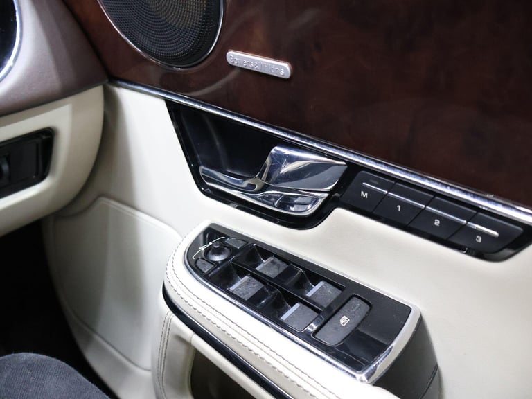 2010 Jaguar XJ 3.0d V6 Portfolio 4dr Auto SALOON DIESEL Automatic