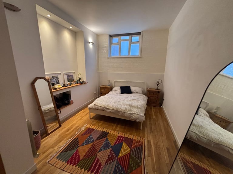 Superb one bedroom ground floor flat in Stoke Newington N16 9HS