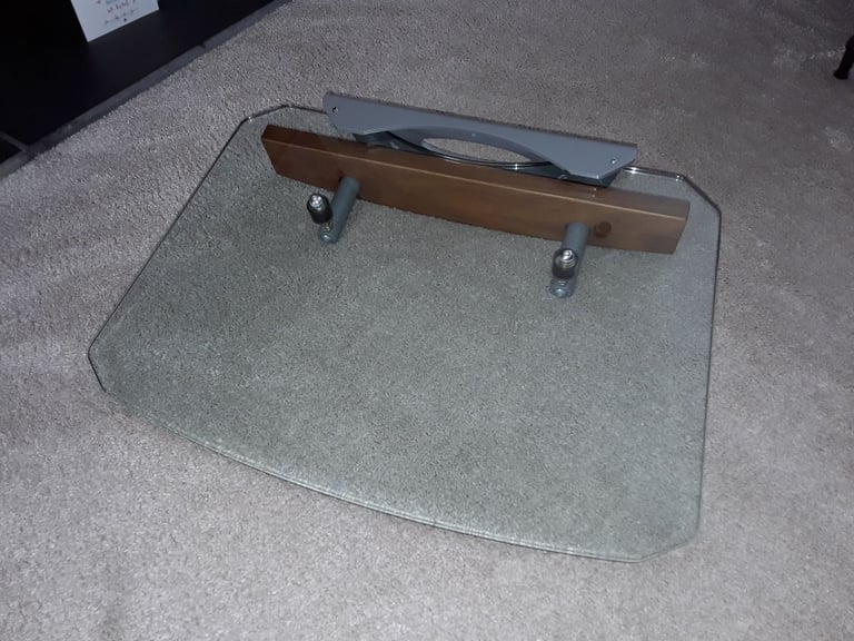 Stands unique turntable wall shelf.