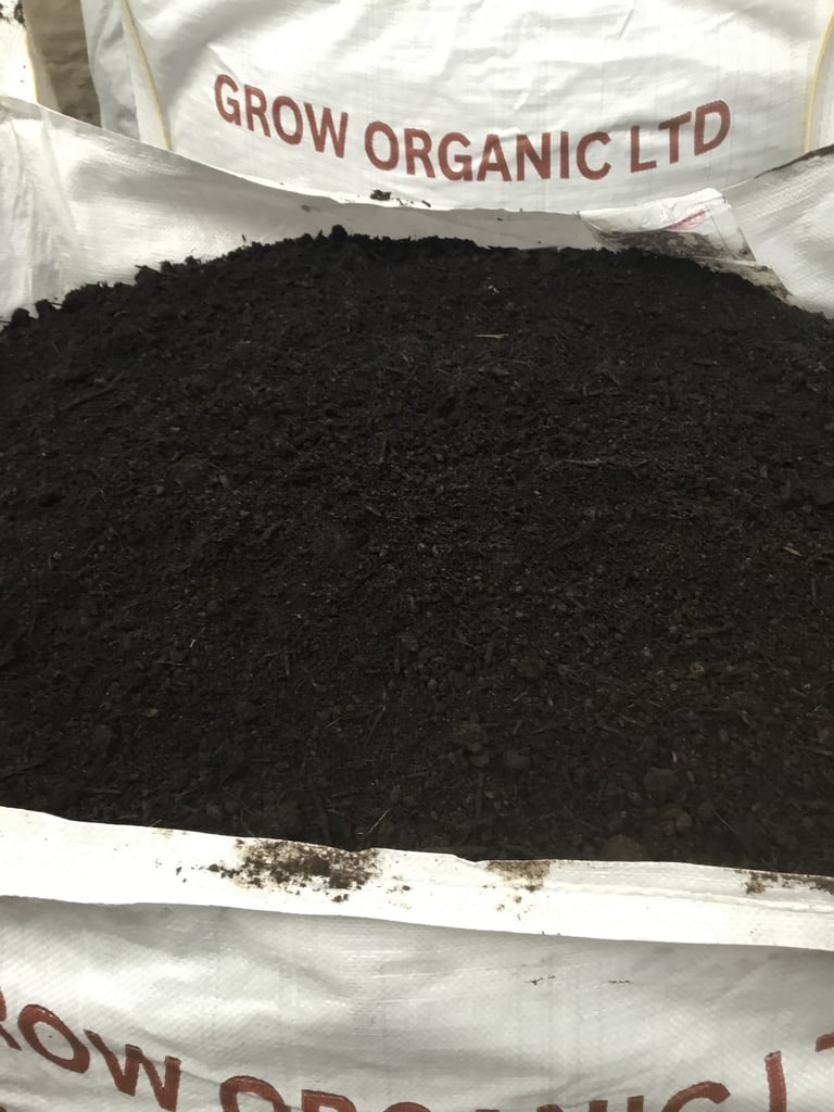 Top soil blended loam soil and compost mix BS3882 certified screened to 10 mm