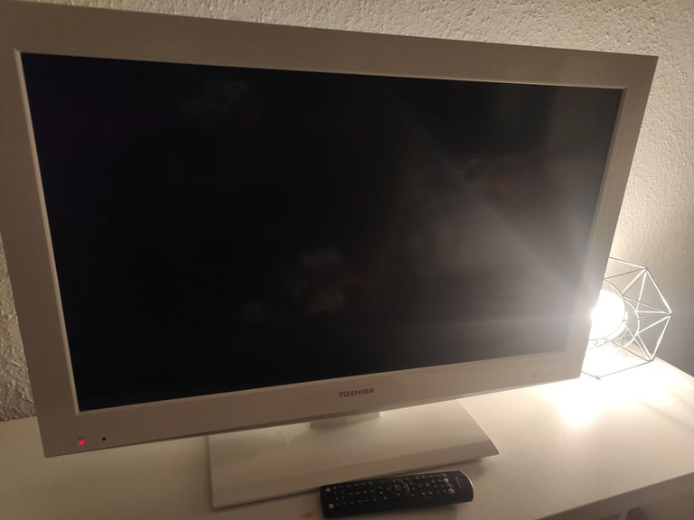White TV/DVD TV only £30