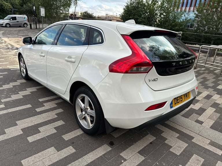 2015 VOLVO V40 SE 1.6 D2 DIESEL 6 SPEED MANUAL WHITE 5dr HATCHBACK 