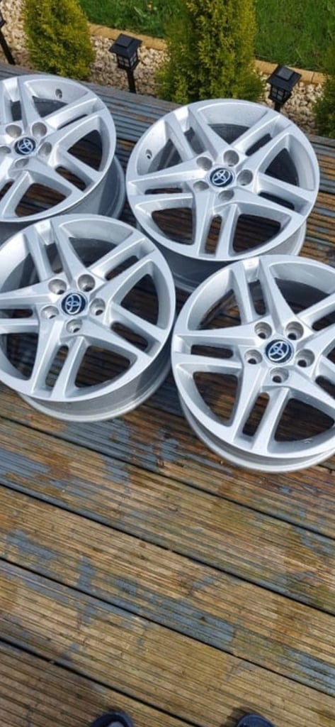 Toyota C HR MR2 etc fitment 17” alloy wheels MINT CONDITION BOXED