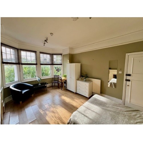 Double Semi-Studio in Ravenscroft Road, Chiswick Park, W4 5EQ ***All Utility Bills Inc***